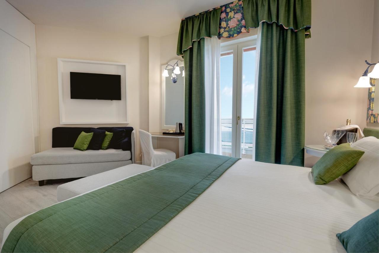 Cavalieri Palace & 4*